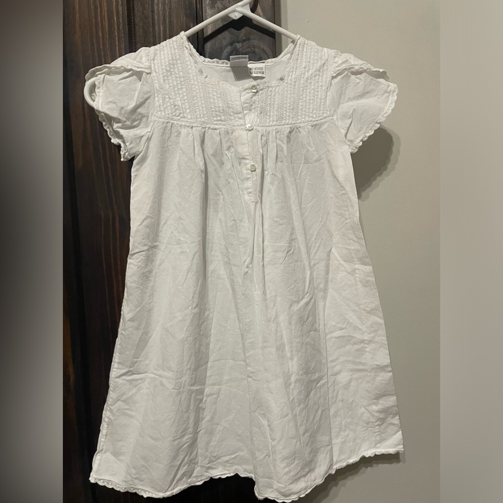 Thea vintage White slip dress with so many special details. Size 6yr 💯 cotton